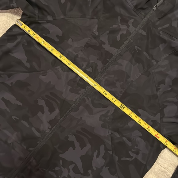 Lululemon Pack It Up Jacket
Incognito Camo Multi Grey - Picture 7 of 12